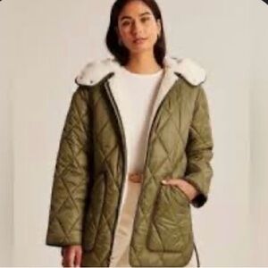 Abercrombie & Fitch Quilted Olive Green Women's Coat Sherpa lined with Hood